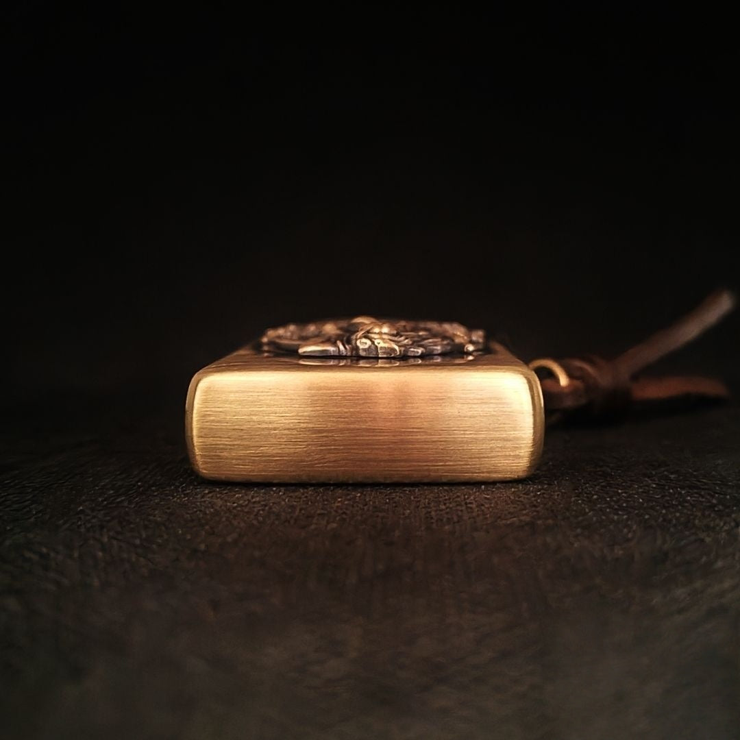 Authentic Zippo Vintage Pin-Up Brass Edition