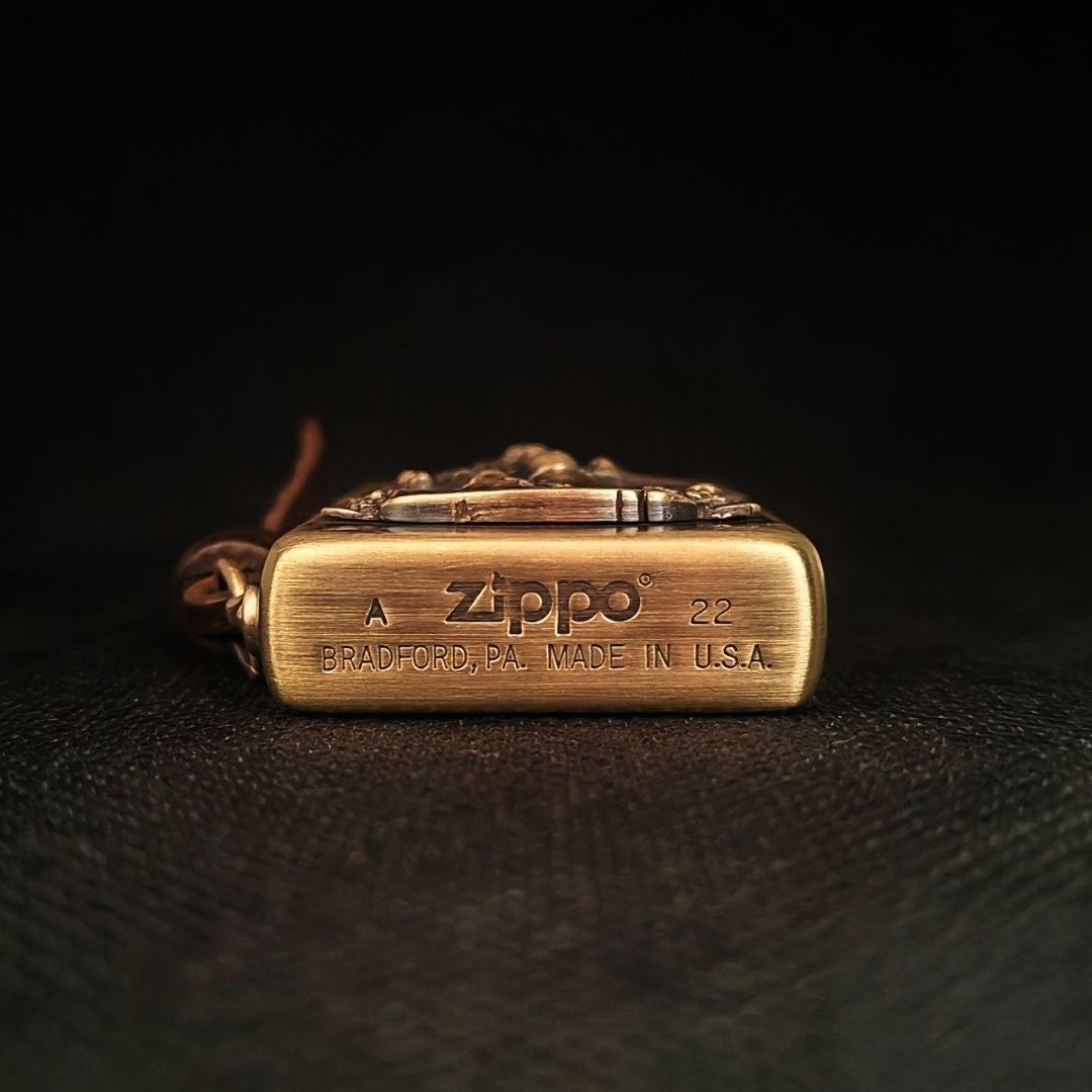 Authentic Zippo Vintage Pin-Up Brass Edition